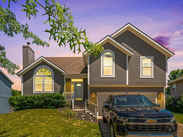 1008 Aspen Dr, Smithville, MO 64089