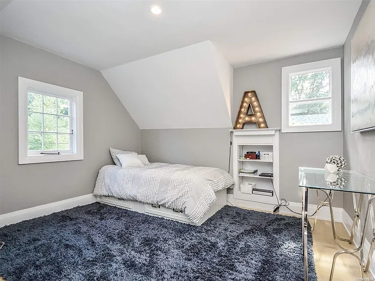 79 Reid Ave — Photo 20