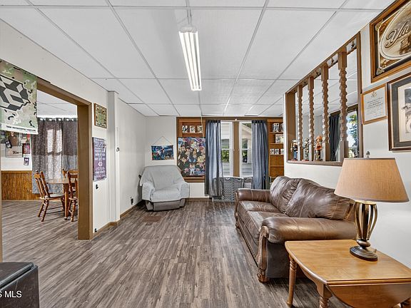 5th image of 820 Cory St
