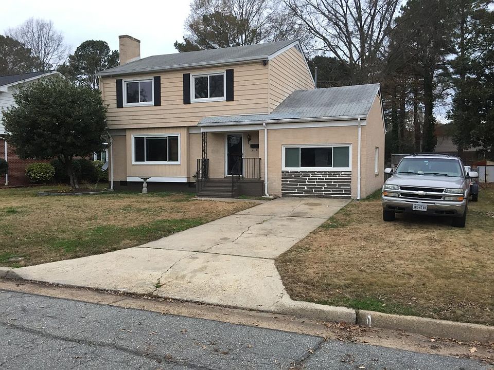 FRONT OF HOUSE