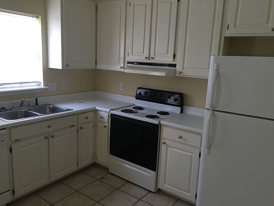2nd image of 111 Hillside Ct