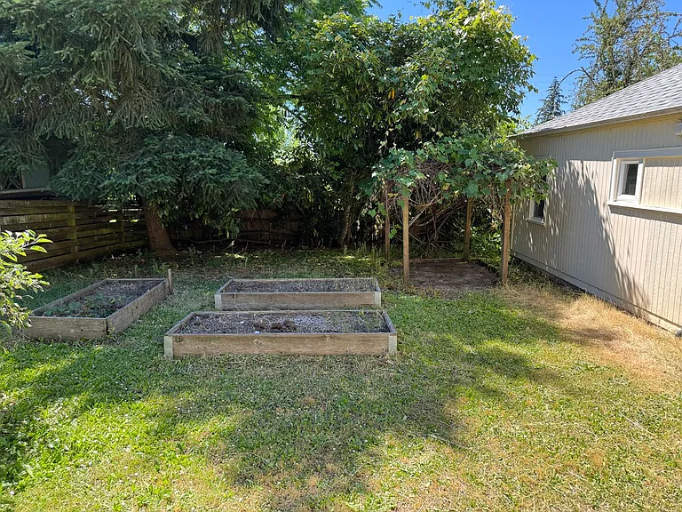 740 W 23rd Ave — Photo 6