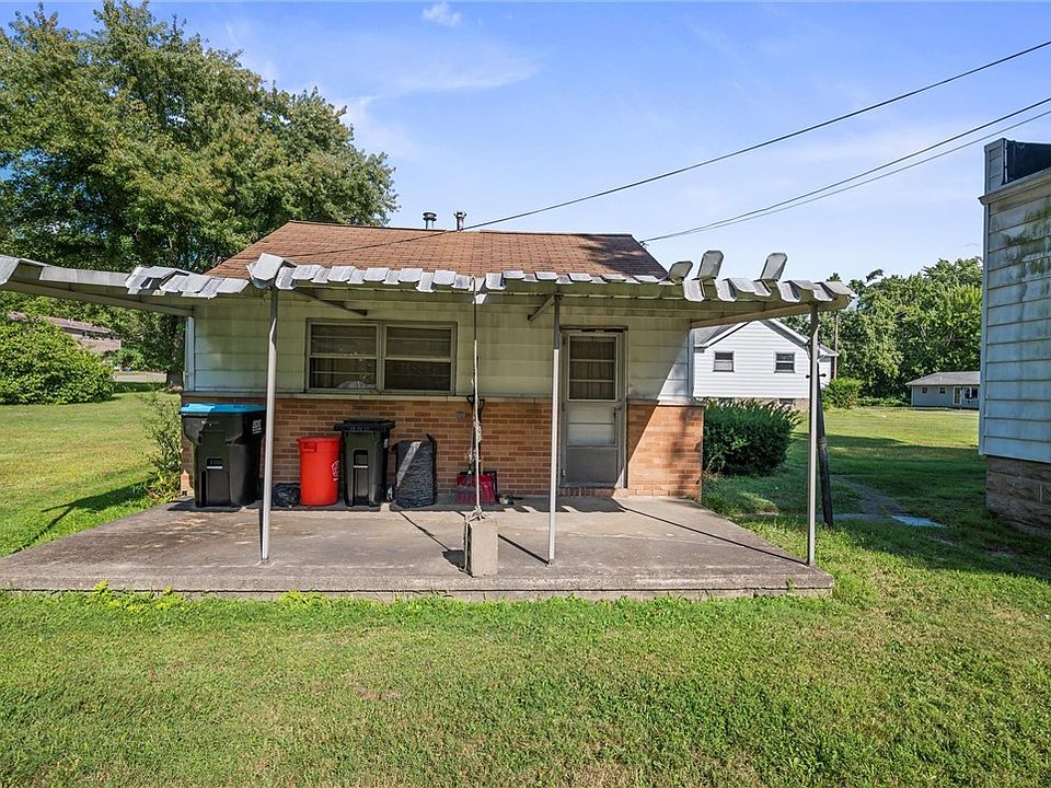 2nd image of 2119 Woodbine Dr