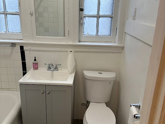 2nd image of 5843 S Blackstone Ave APT 103