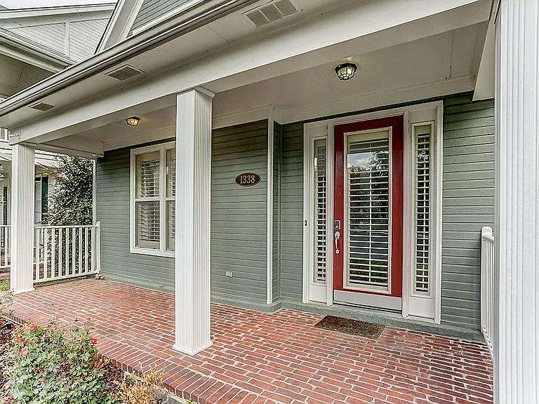 1338 Harbor Park Dr — Photo 2