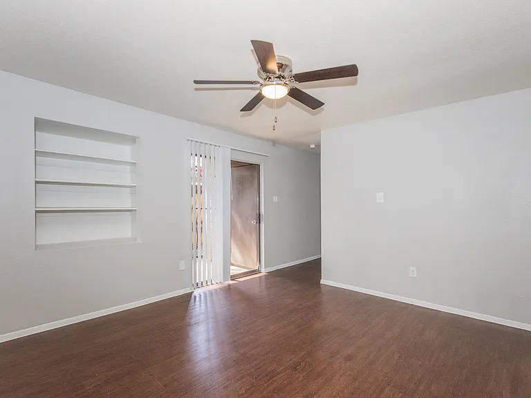 1410 Martinsville St — Photo 11