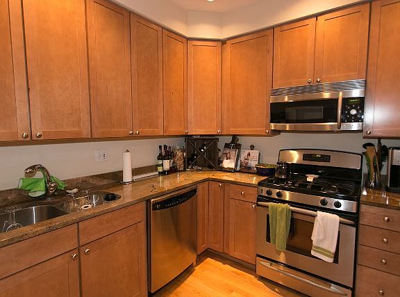 3rd image of 421 W Armitage Ave #1