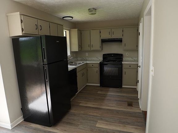 5th image of 922 Henry Ct SW