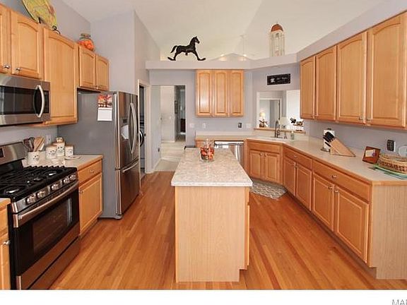 3rd image of 324 Crystal Brook Ct