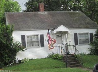 1517 Adams St, Coshocton, OH 43812