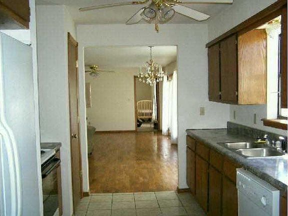 3rd image of 1418 Ideal St