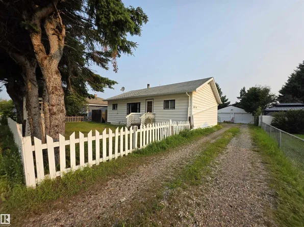 4812 48th Ave, Cold Lake, AB T9M 1Y4