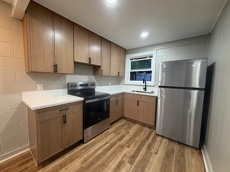 264 California Ave #4 — Photo 1