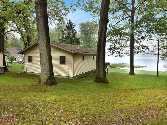 3rd image of 52763 Bay Dr
