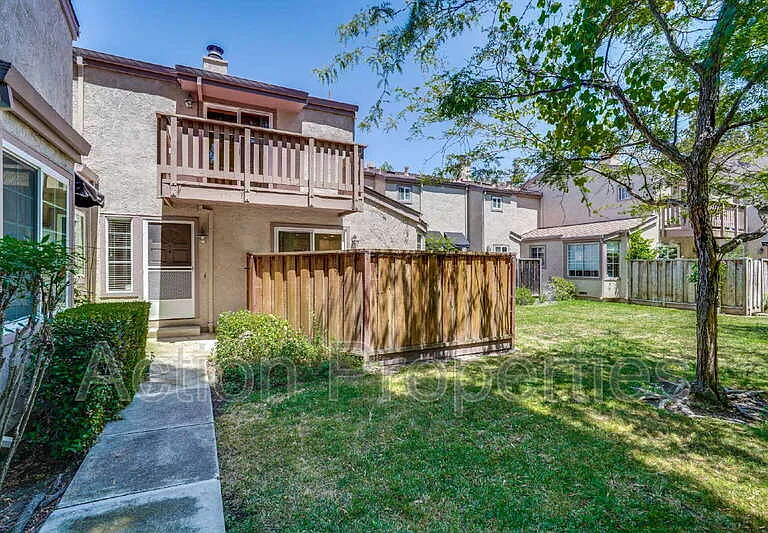 2091 San Luis Ave #8 — Photo 1