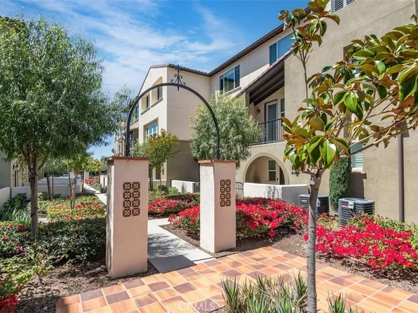 934 E Drapery Ln, Anaheim, CA 92802