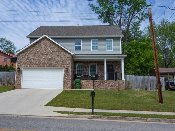 807 Willow Dr, Maryville, TN 37803