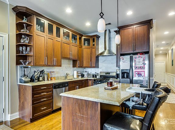 5th image of 3633 N Ashland Ave #2