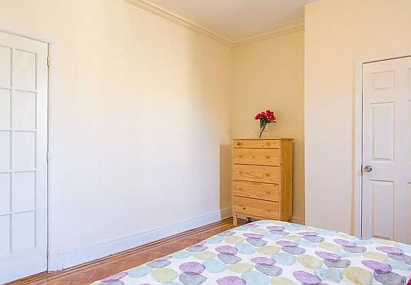 3rd image of 33 W 65th St #1D