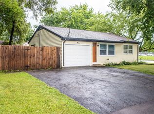 9 Helm Rd, Carpentersville, IL 60110