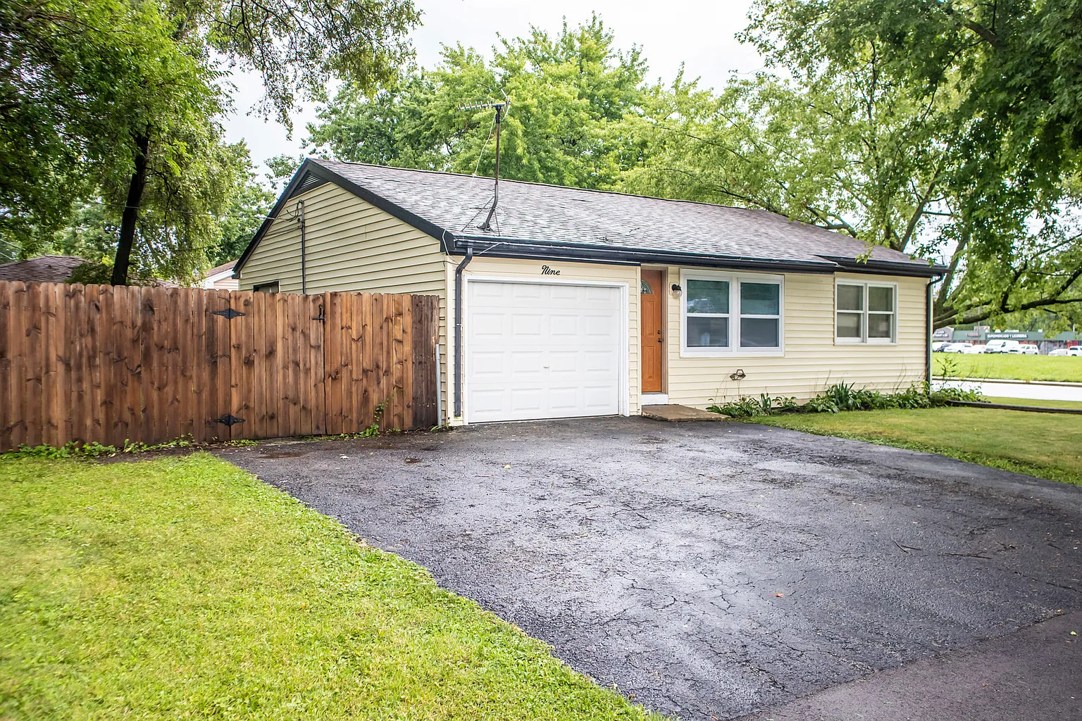 9 Helm Rd photo 1