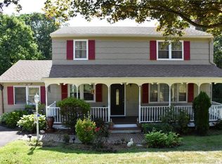 135 Perry Rd, Hamden, CT 06514