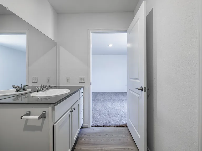 Master Beedroom - Bathroom