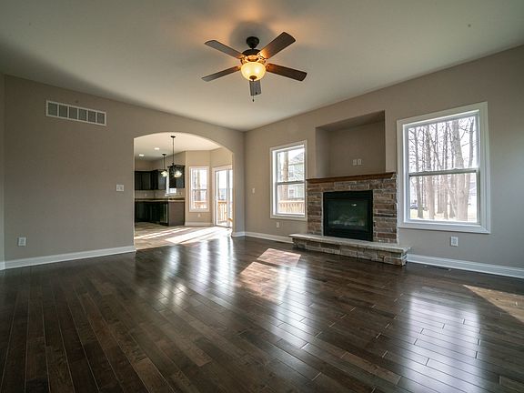 5th image of 876 Dickens Ln