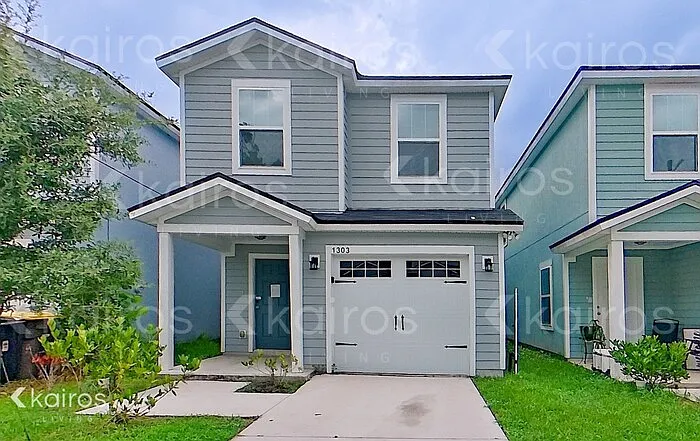 1303 Mull St — Photo 1