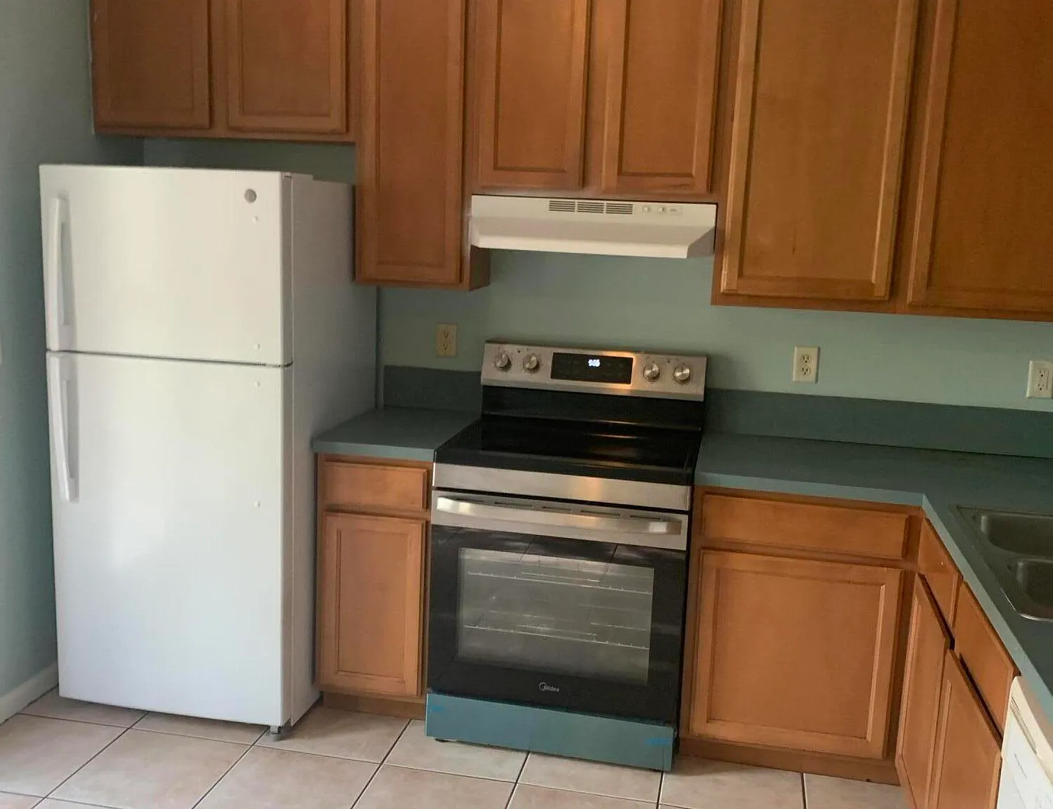 12 bed, 8.0 bath, 2288 sqft, $2,500 — Photo 3