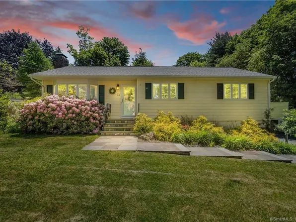 23 Diamond Drive, Newtown, CT 06470
