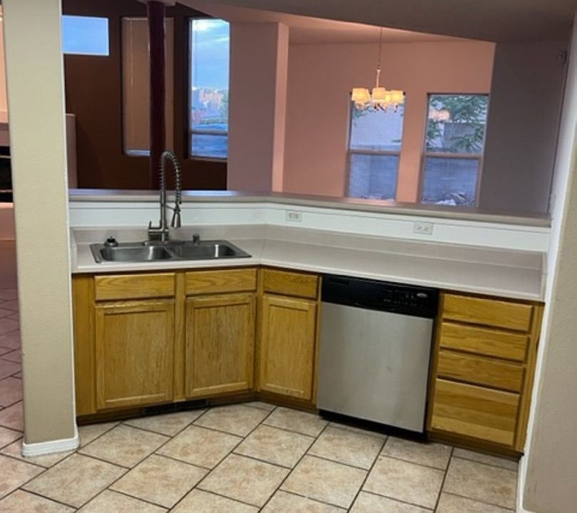 1st image of 10529 Crestridge Ct NW