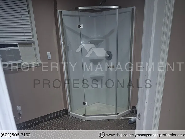 348 Colonial Dr — Photo 10