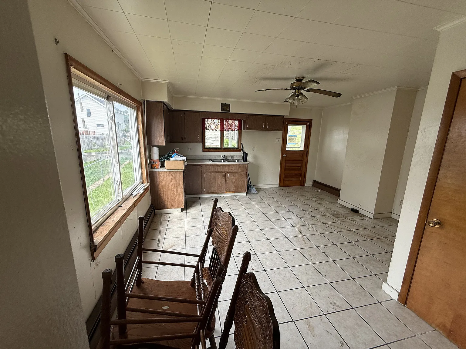 2 bed, 1400 sqft, $1,000 — Photo 3