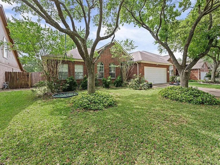 2214 Lashley Ct — Photo 3