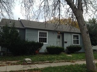 835 N May St, Aurora, IL 60506