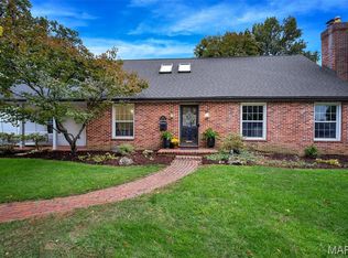 642 Windrush Dr, Saint Louis, MO 63122