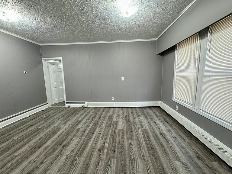 1102 E Main St #1 — Photo 6