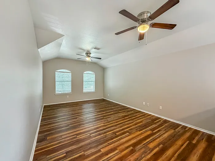 1072 Aviary Dr — Photo 8