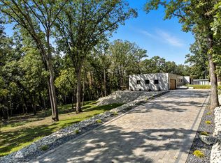 12604 S Pawnee Rd, Palos Park, IL 60464