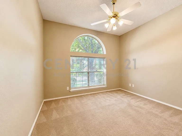 7700 Glenoaks Dr — Photo 18