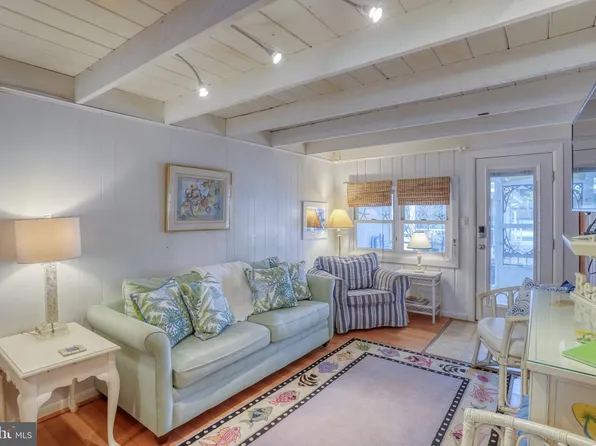 8 Swedes St #8A, Rehoboth Beach, DE 19971