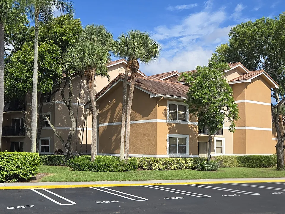8761 Wiles Rd #205