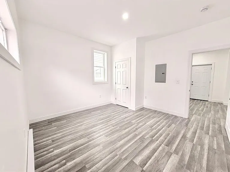 27 Greenville Ave — Photo 4