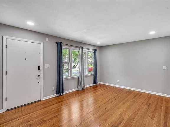 4th image of 9007 Holly St