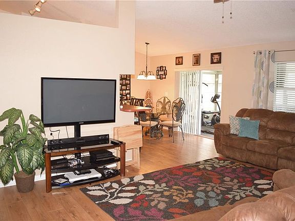 3rd image of 6550 Oakpoint Dr