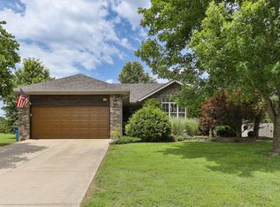 613 E Gallup Hill Rd, Nixa, MO 65714