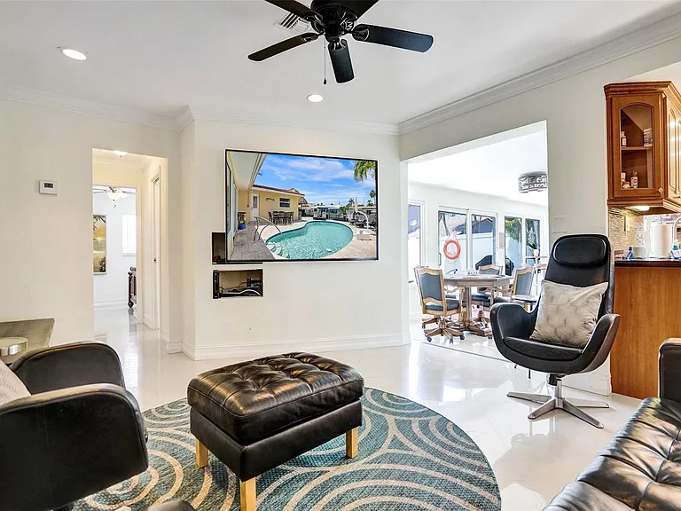 2051 Coral Reef Dr — Photo 17