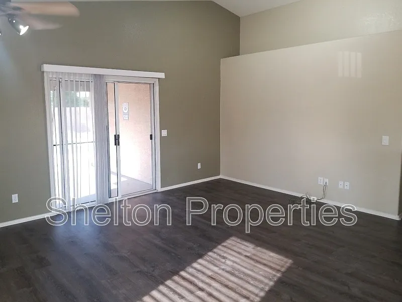 3 bed, 2.0 bath, 1266 sqft, $2,145 — Photo 4