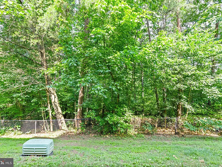 10032 Moxleys Ford Ln — Photo 41